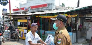 Gerebek Masker Kecamatan Solear, Bagikan1600 Masker