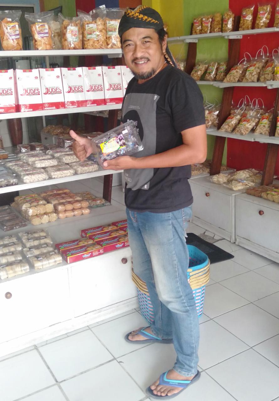 Galeri pusat oleh oleh khas Blitar