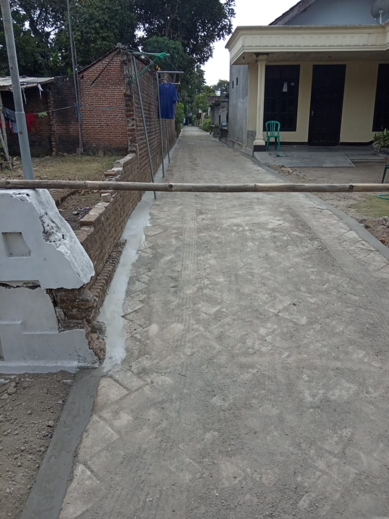Jalan paving karya bakti warga