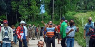 Warga sukuran akses jalan dibukak