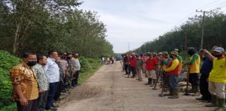 Dinas Lingkungan Hidup Asahan Bersama Warga Sei Renggas Laksanakan Gotong Royong Massal